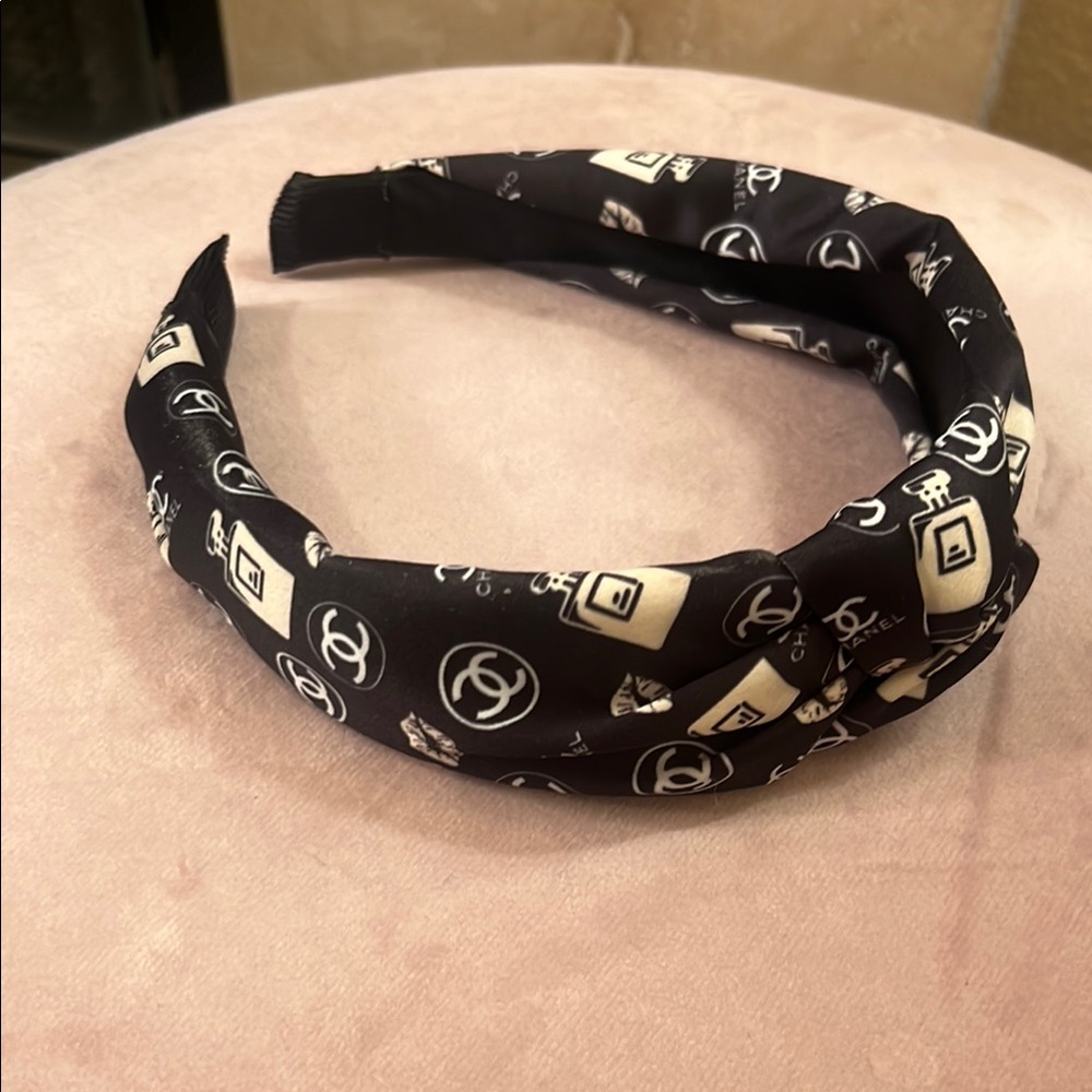 Black and White Knotted Headband - Picture 4 of 5